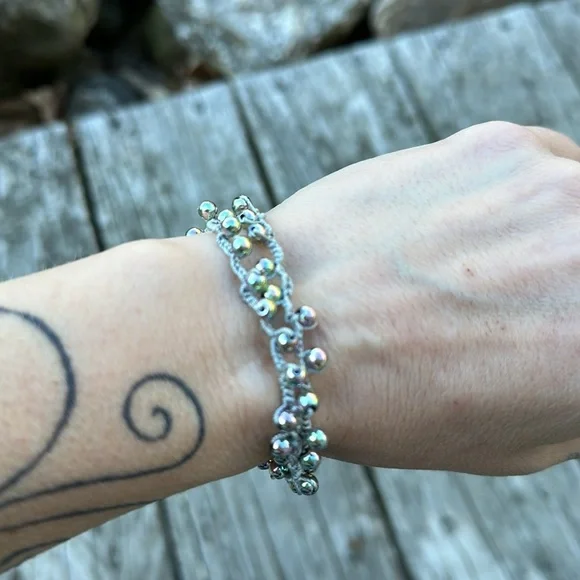 Dyed hematite bracelet - Picture 5 of 8